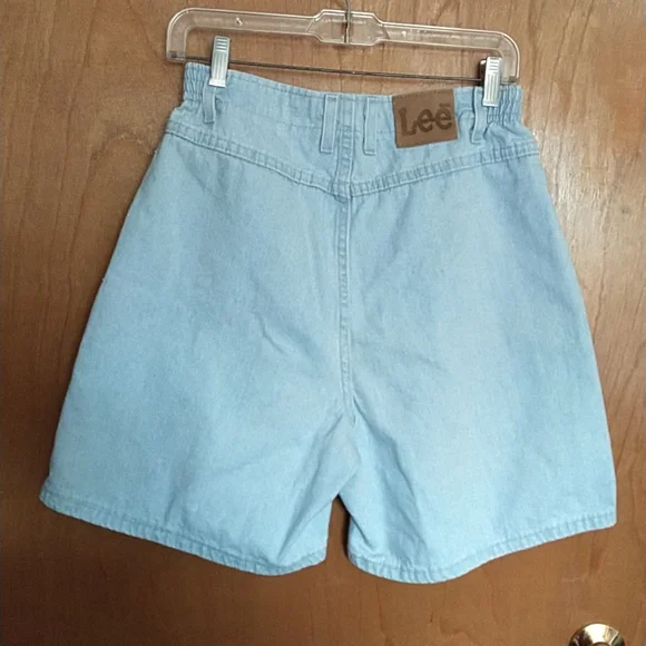 Lee ladies light wash shorts NWOT size 10 M. - Picture 3 of 15